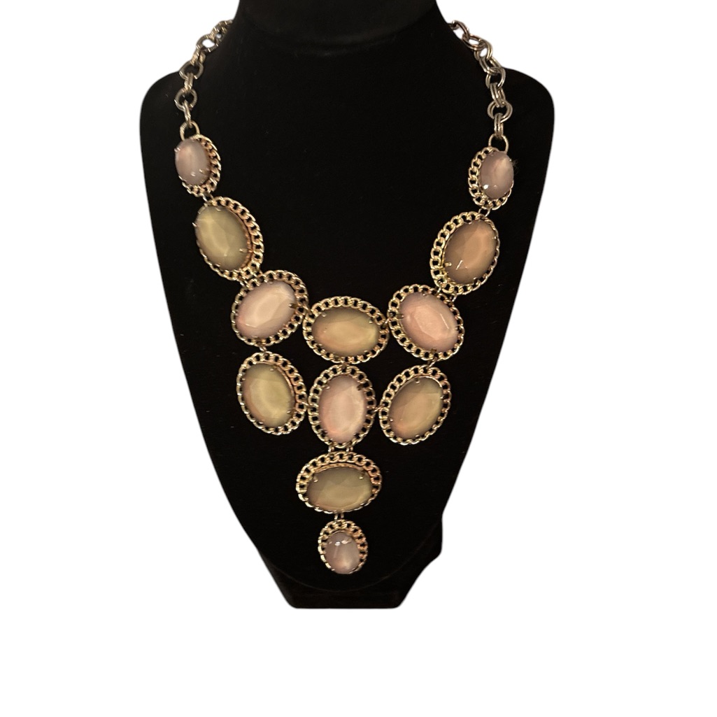 Chic Statement Necklace With Pink And Gold Accents 18$